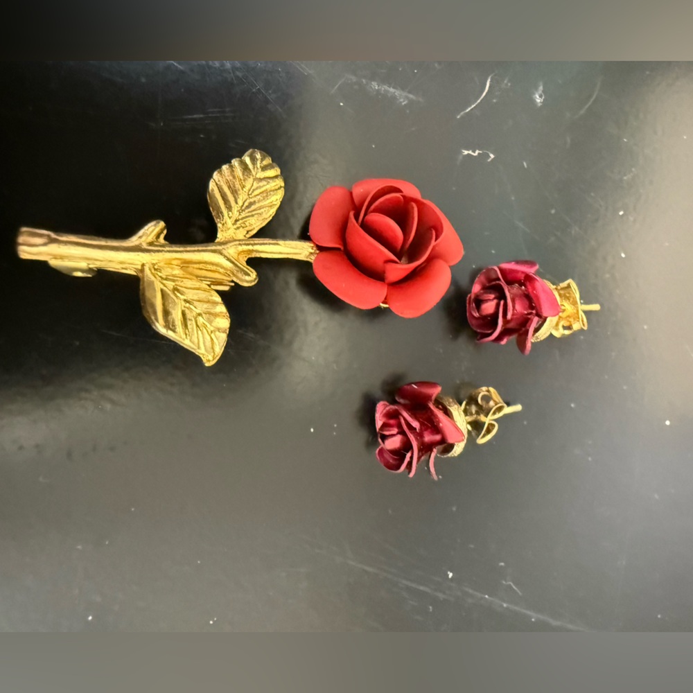Vintage Lot Of Rose Brooch Red Enamel Flower Stem Leaf 3D Collar Pin & Earrings